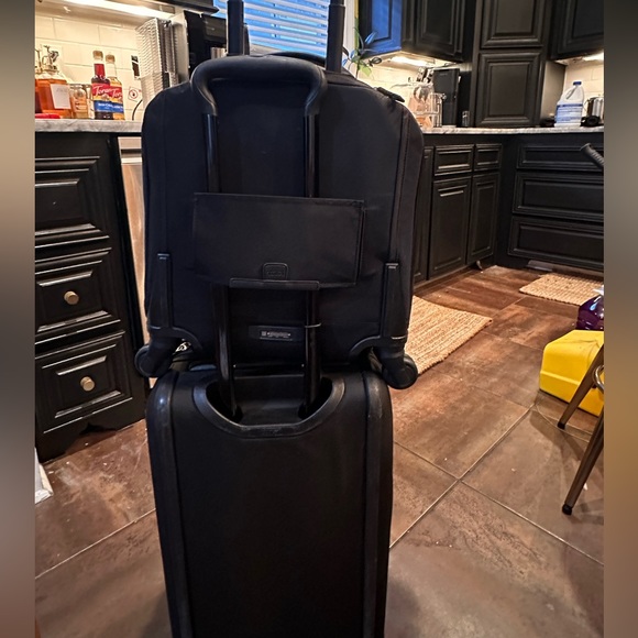 Tumi Oxford compact carry-on - Picture 6 of 17